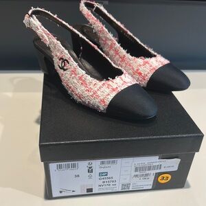BRAND NEW, NEVER WORN CHANEL Pink and Black Slingback Heels